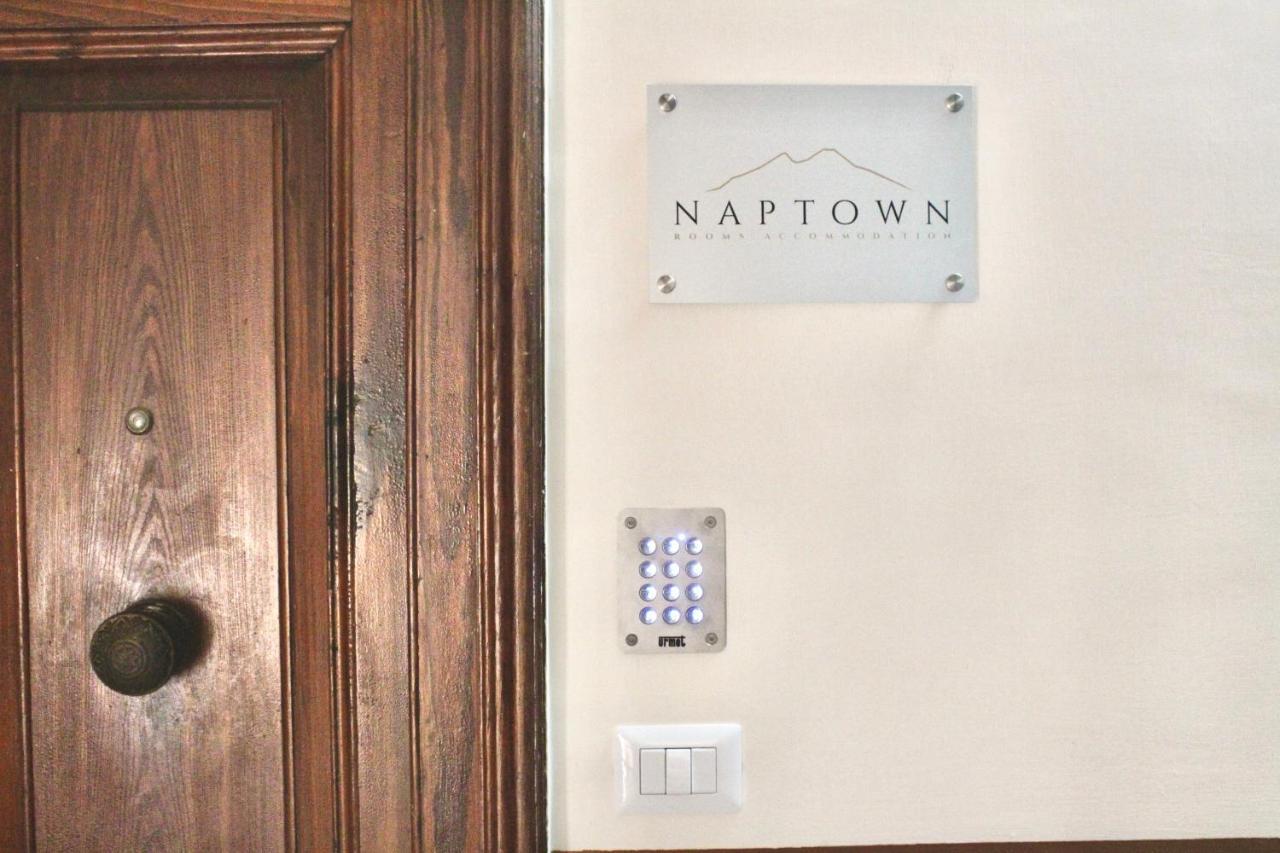 Naptown Rooms Наполи Екстериор снимка